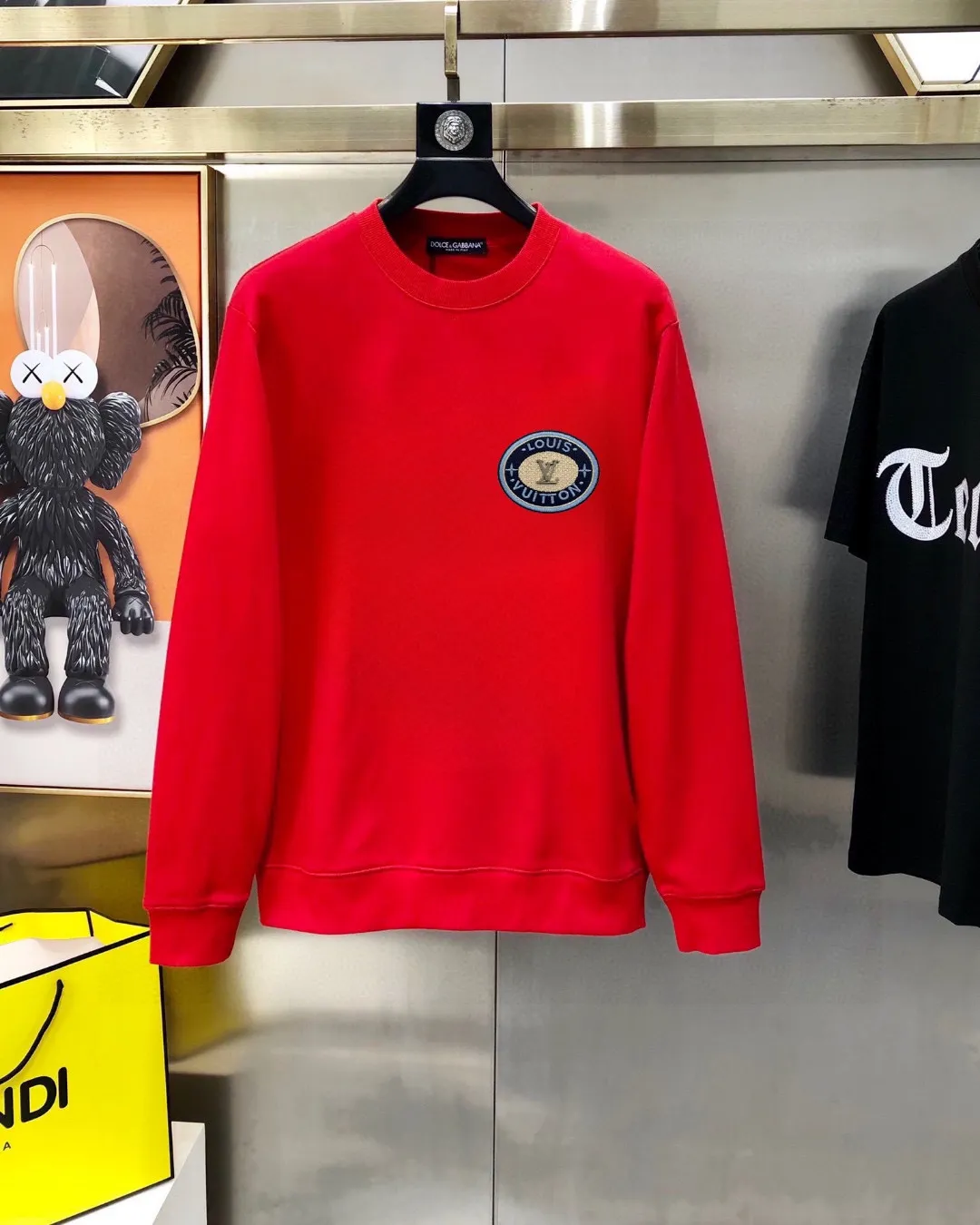 🅿️220 brand [LV Louis Vuitton] (good news for fat people) 2025ss autumn latest long-sleeved round-neck sweatshirt, on sale simultaneously on the official website. Refreshing and breathable. Made of top Tencel Roman. Comfortable and soft. 3D three-dimensional clarity. Super fashion sense. Great for gifting and keeping for yourself. Size: M-5XL (can wear up to 220 pounds)